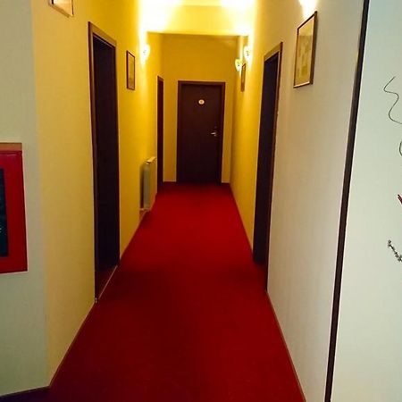 Hotel Pui De Urs Bucureşti Ngoại thất bức ảnh