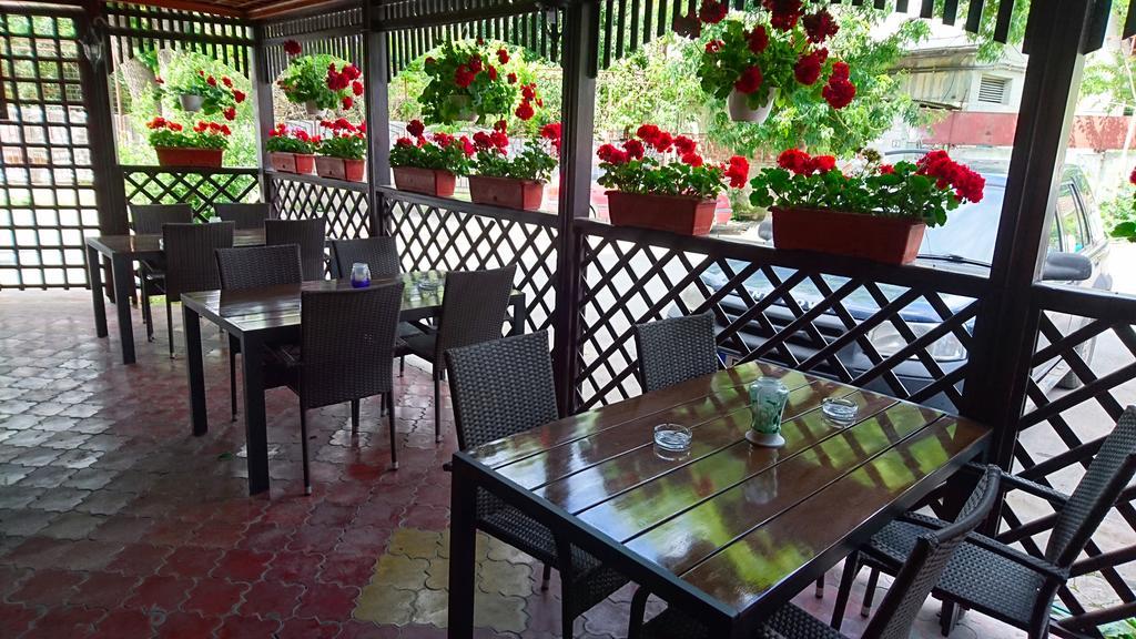Hotel Pui De Urs Bucureşti Ngoại thất bức ảnh