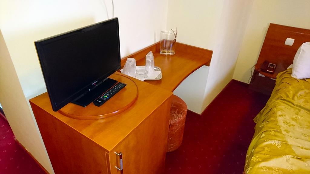 Hotel Pui De Urs Bucureşti Ngoại thất bức ảnh