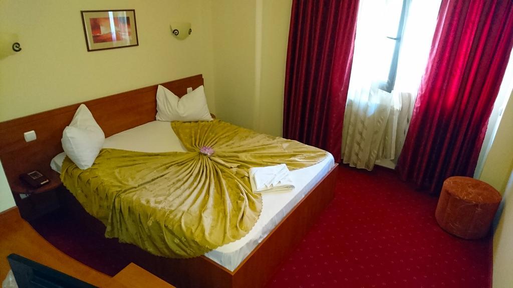 Hotel Pui De Urs Bucureşti Ngoại thất bức ảnh