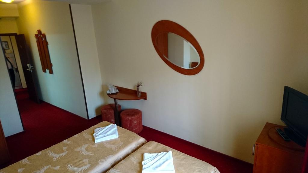 Hotel Pui De Urs Bucureşti Ngoại thất bức ảnh