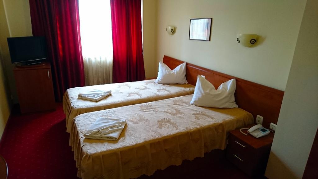 Hotel Pui De Urs Bucureşti Ngoại thất bức ảnh