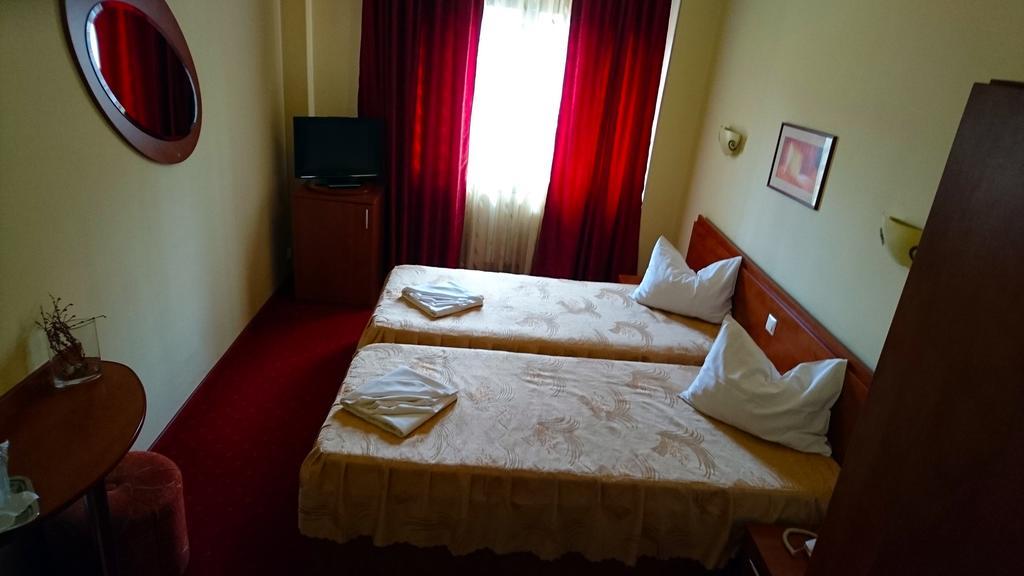 Hotel Pui De Urs Bucureşti Ngoại thất bức ảnh
