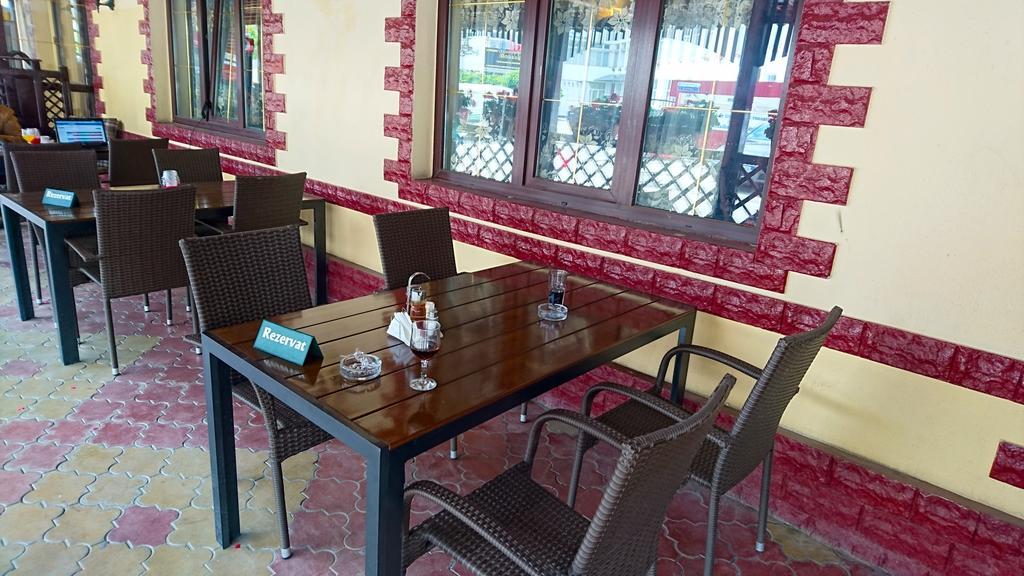 Hotel Pui De Urs Bucureşti Ngoại thất bức ảnh